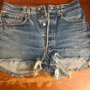 Vintage Levi’s Denim Frayed Hem Women Shorts